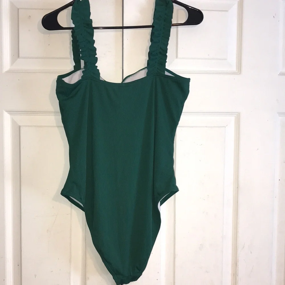 NWT Women’s Avanova Swimsuit - Picture 7 of 8